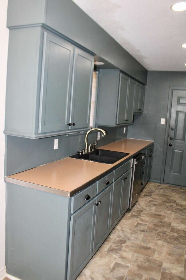 Building Photo - 4726 Jade Dr