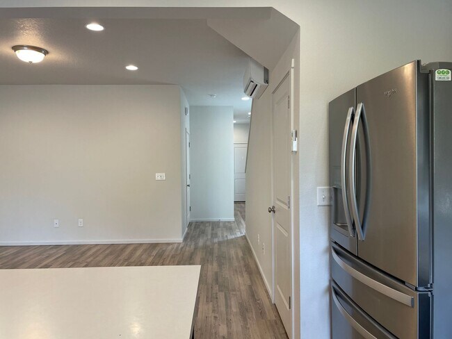 Building Photo - Spacious Vancouver Home in Cul-De-Sac With A Loft & Premium Deck!