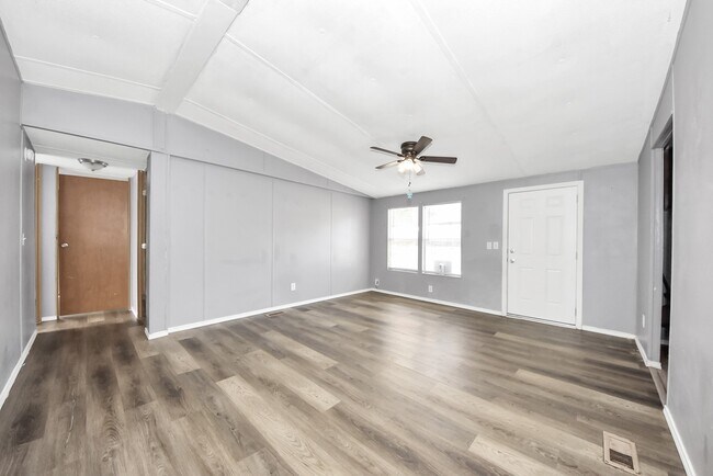 Building Photo - 14009 Rustic Ln