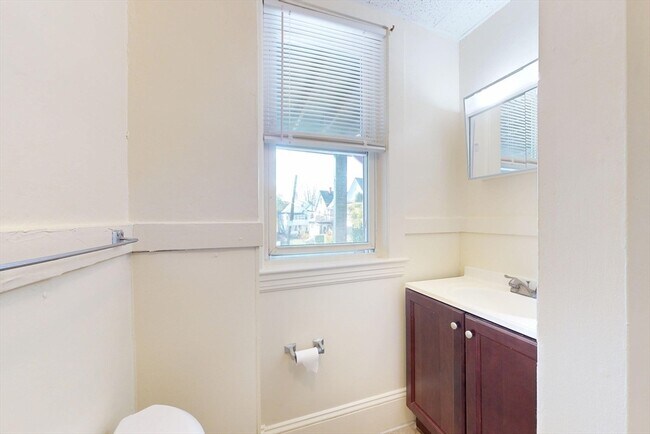 Building Photo - 539 Mt Auburn St