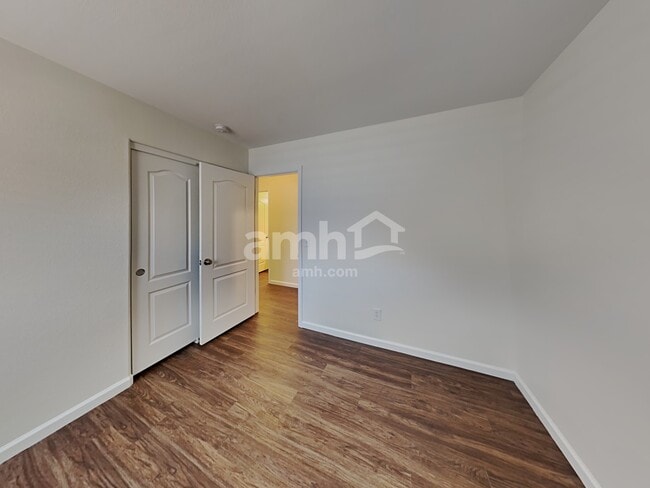 Building Photo - 13158 W Clarendon Ave
