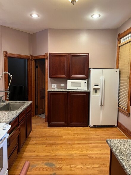 Building Photo - 2311 S Central Park Ave