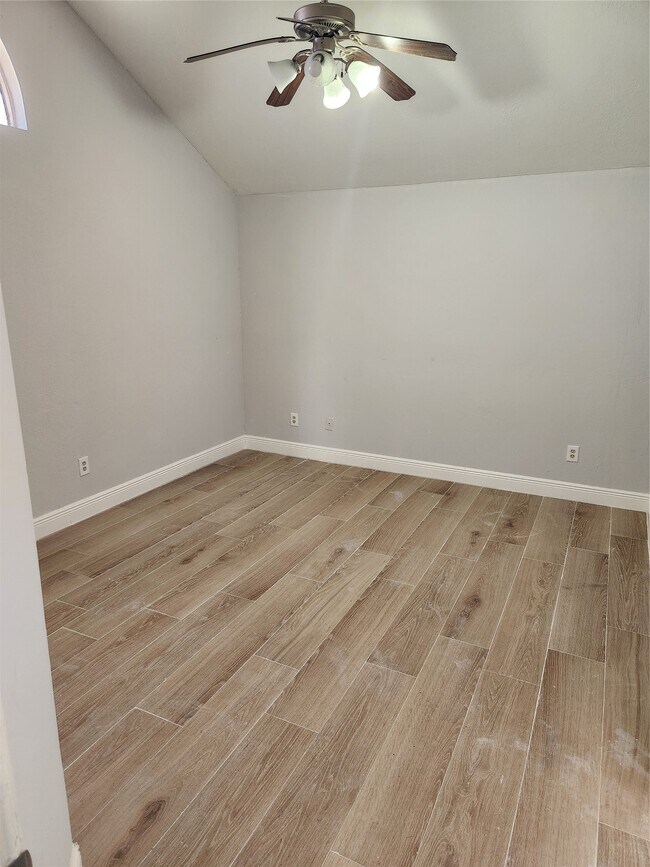 Building Photo - 9339 Stonecreek Ln