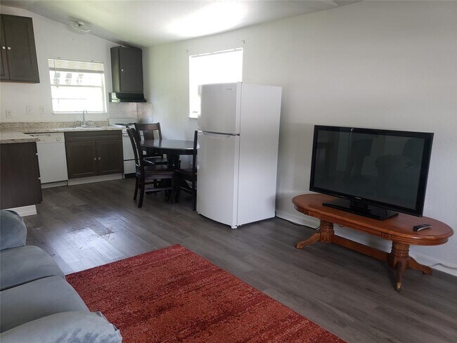 Building Photo - 3818 Hamid Blvd