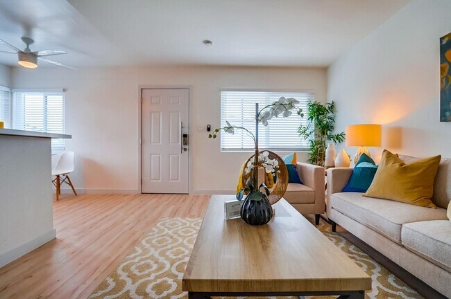 Interior Photo - 359 East Esther Street