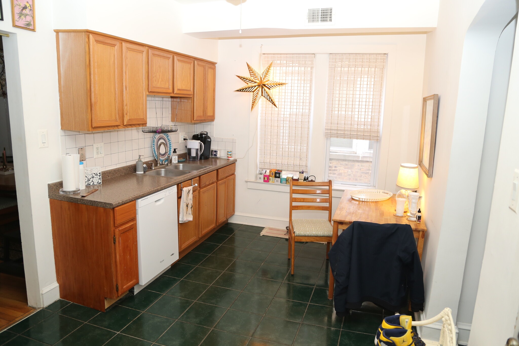 Eat in, Nice Big Square Kitchen 1 - 3570 W Lyndale St