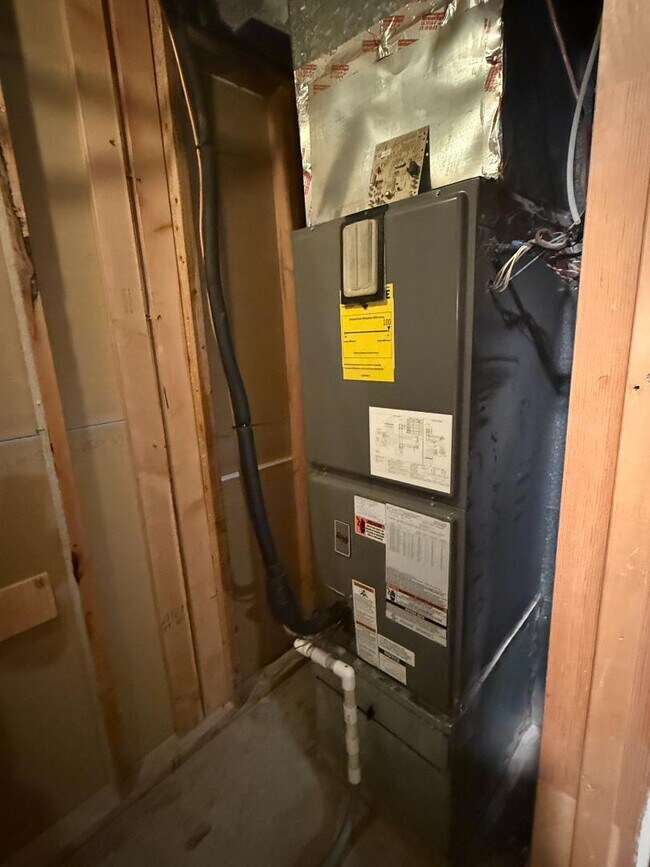 Building Photo - 5902 W Franklin St