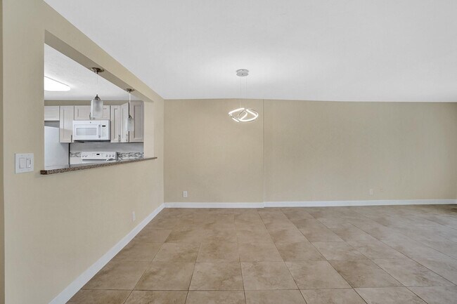 Building Photo - 301 SE 3rd St