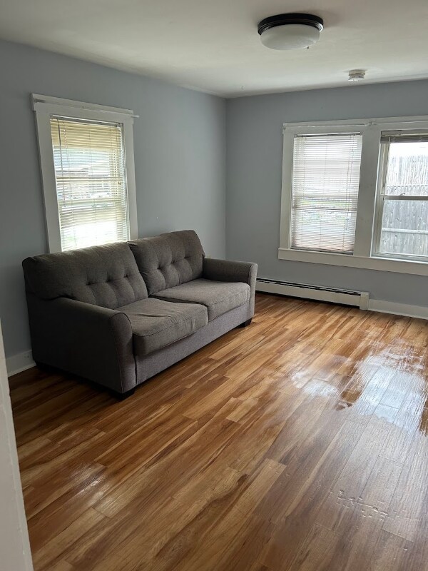 Building Photo - 15 Schoolhouse Ln
