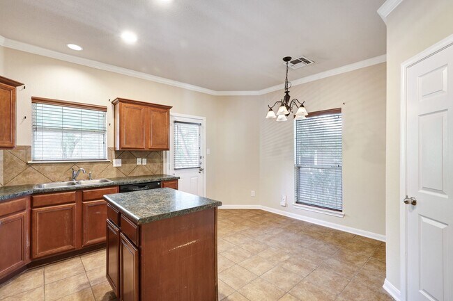 Building Photo - Beautiful 3 Bedroom 2 1/2 in trophy ridge