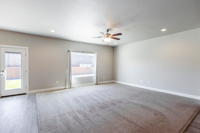 Building Photo - 3338 E Crimson Ridge Dr