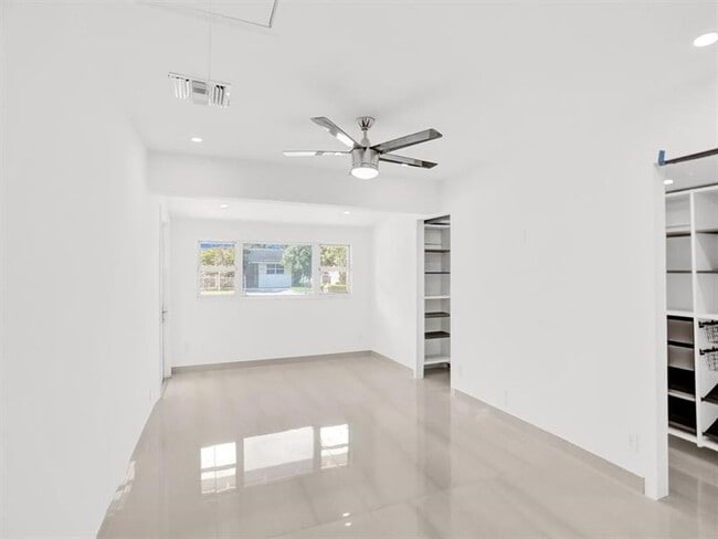 Building Photo - 4530 SW 34th Dr