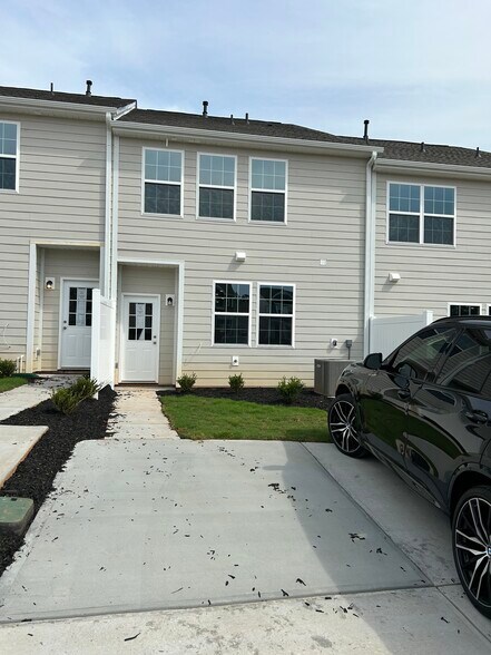 Building Photo - 208 Wakelon Dr