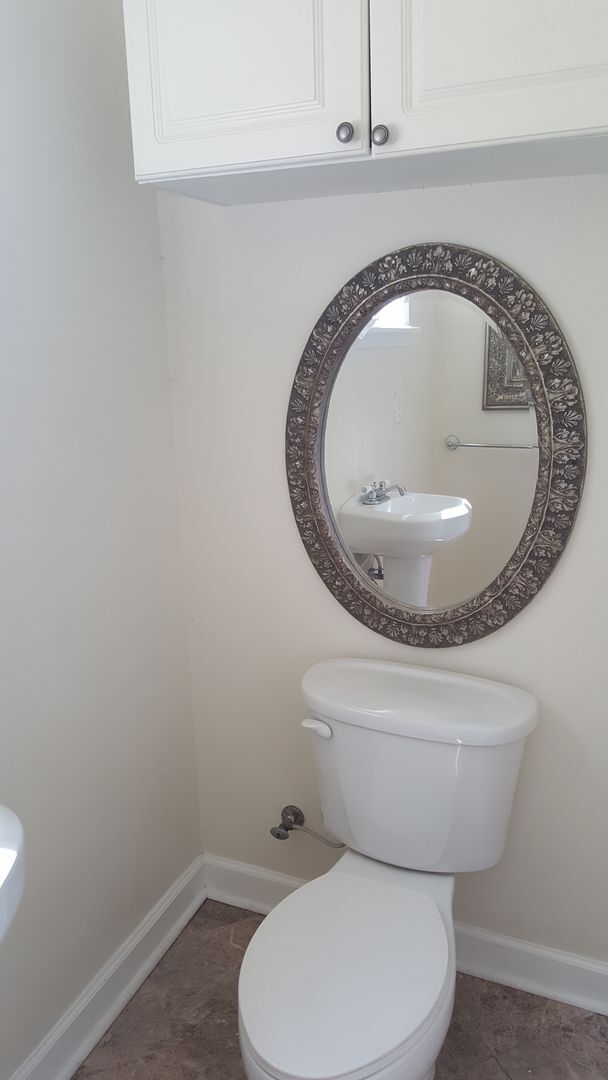 Building Photo - Cute house in downtown.