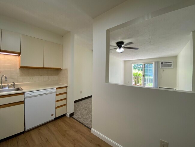 Building Photo - 379 Huse Rd