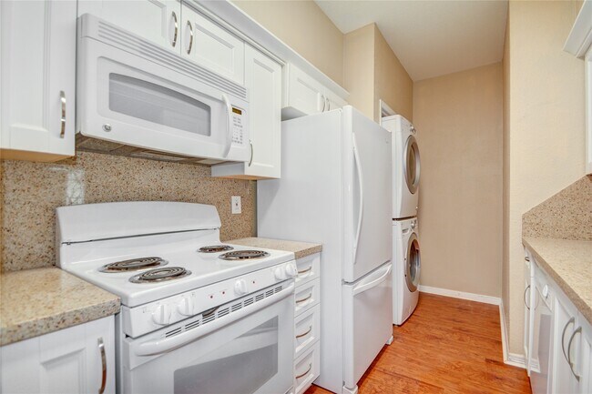 Building Photo - 1818 Augusta Dr