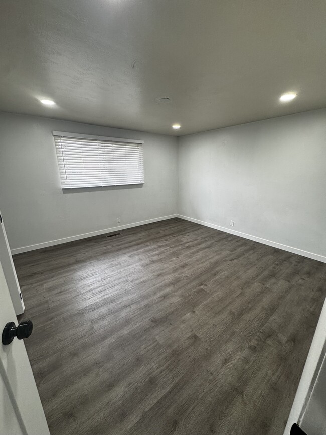 Building Photo - 1209 E 700 S