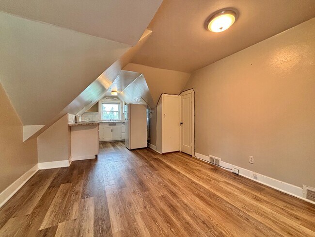 Building Photo - 176 S Chestnut St