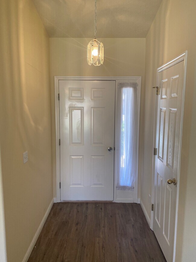 Building Photo - 1048 N 2100 W