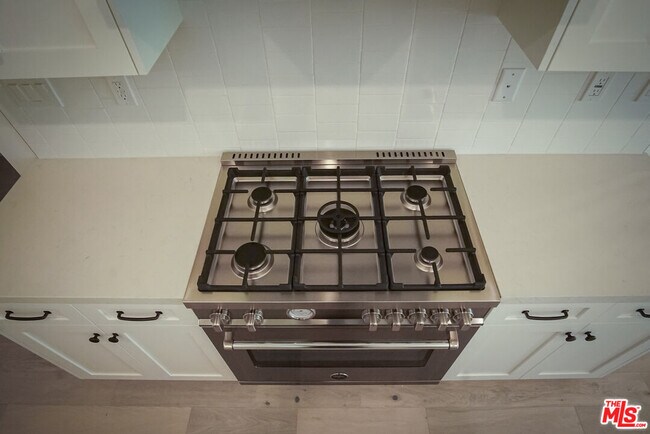 Building Photo - 1651 S Hayworth Ave