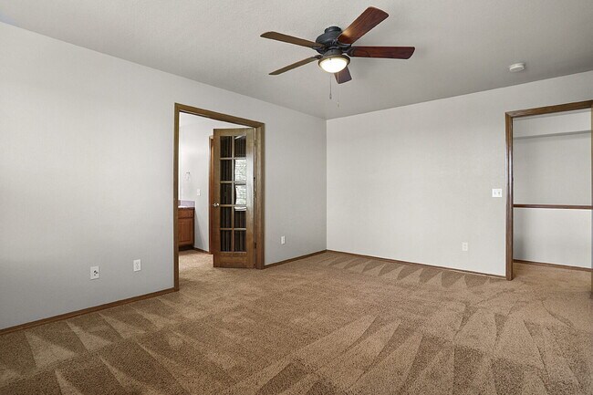 Building Photo - Move-In Ready 3-Bedroom Two-Story in Power...
