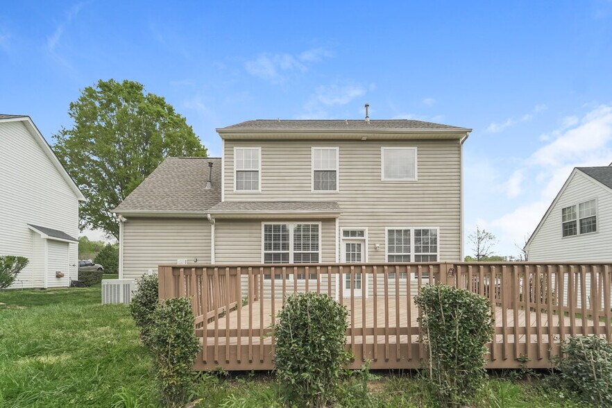 Building Photo - 4705 Fox Thorne Dr