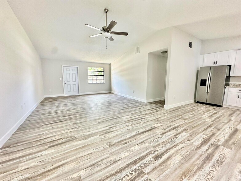 Building Photo - 6109 Tangelo Dr