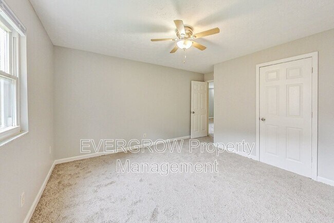 Building Photo - 961 Valley View Dr