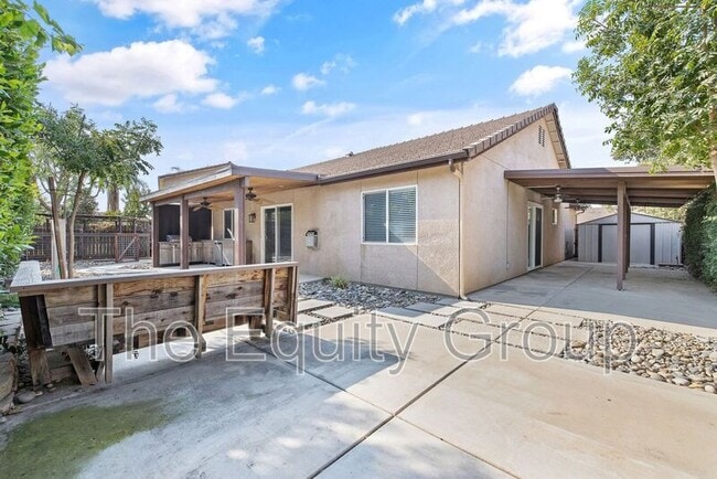 Building Photo - 3835 E Oak Ave