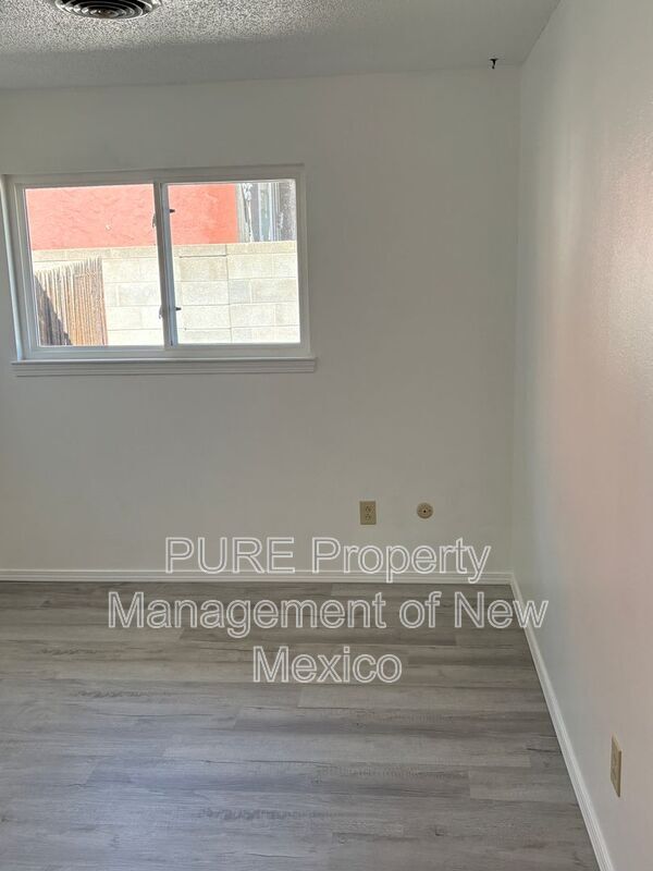 Building Photo - 2701 Texas St NE