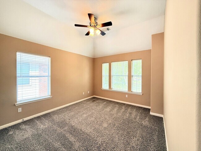 Building Photo - 2214 Jurgensen Ln