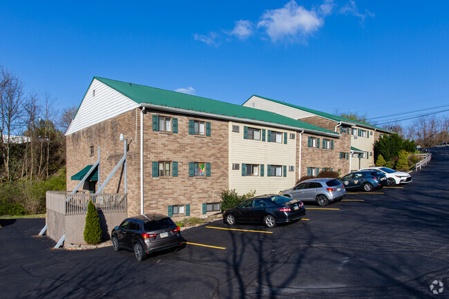 Primary Photo - The Colonial Manor Apartments