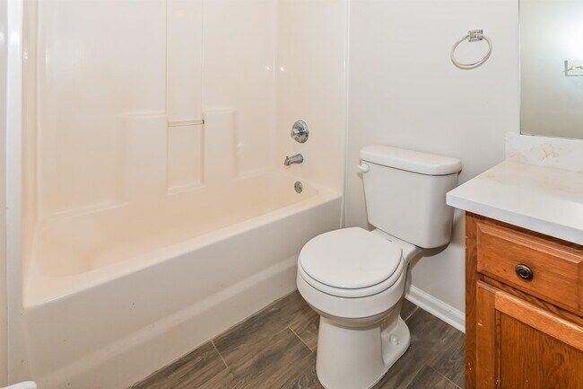 Building Photo - 5567 Queens Ring Cove