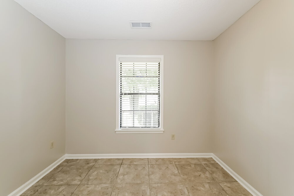 Building Photo - 2694 Lakeside Dr