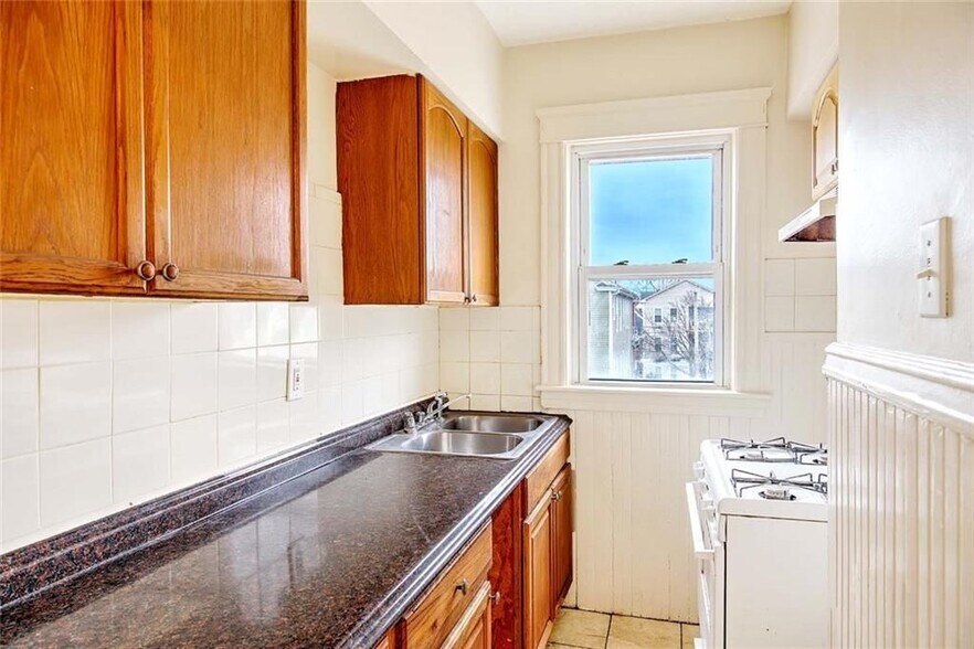 Building Photo - 80 Ontario St