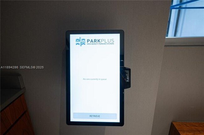 Building Photo - 1300 Brickell Bay Dr