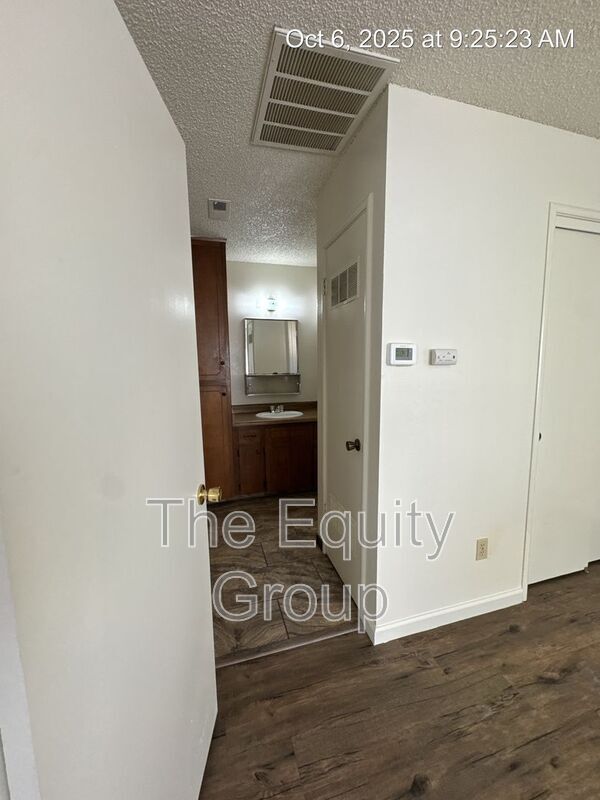 Building Photo - 2941 W Caldwell Ave