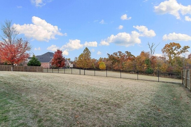 Building Photo - 504 NE Green Creek Rd