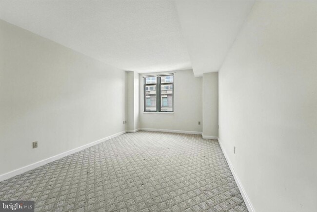 Building Photo - 1150 K St NW