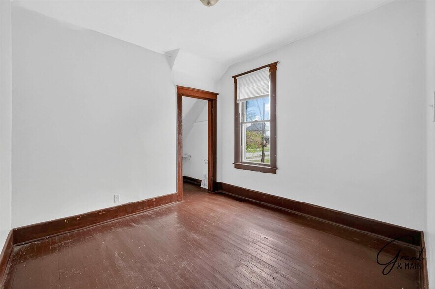 Building Photo - 127/129 W. Buena Vista - AIS-HASE LLC