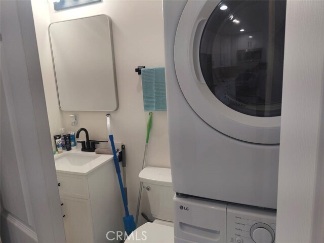 Building Photo - 11620 College Dr