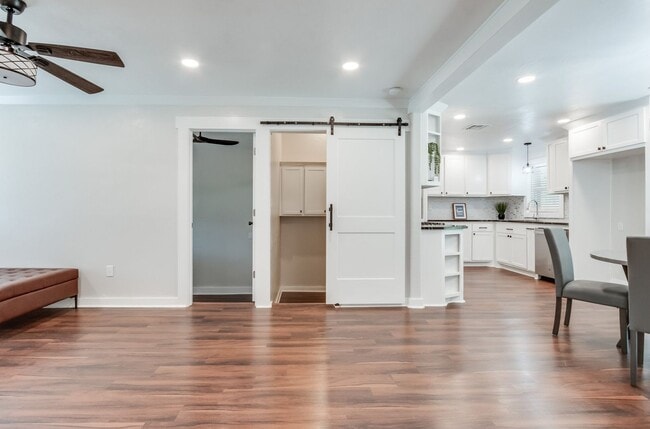 Building Photo - Luxury remodel in NW Oklahoma City