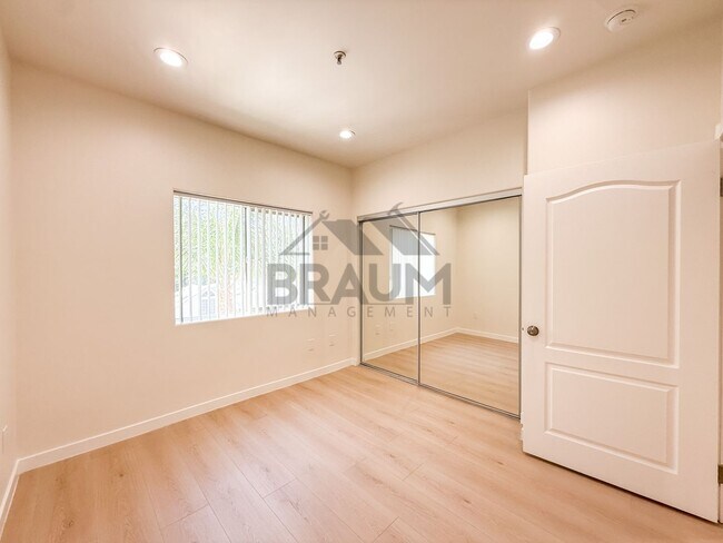 Building Photo - 10849 Fruitland Dr