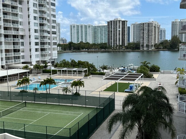 Building Photo - 18051 Biscayne Blvd