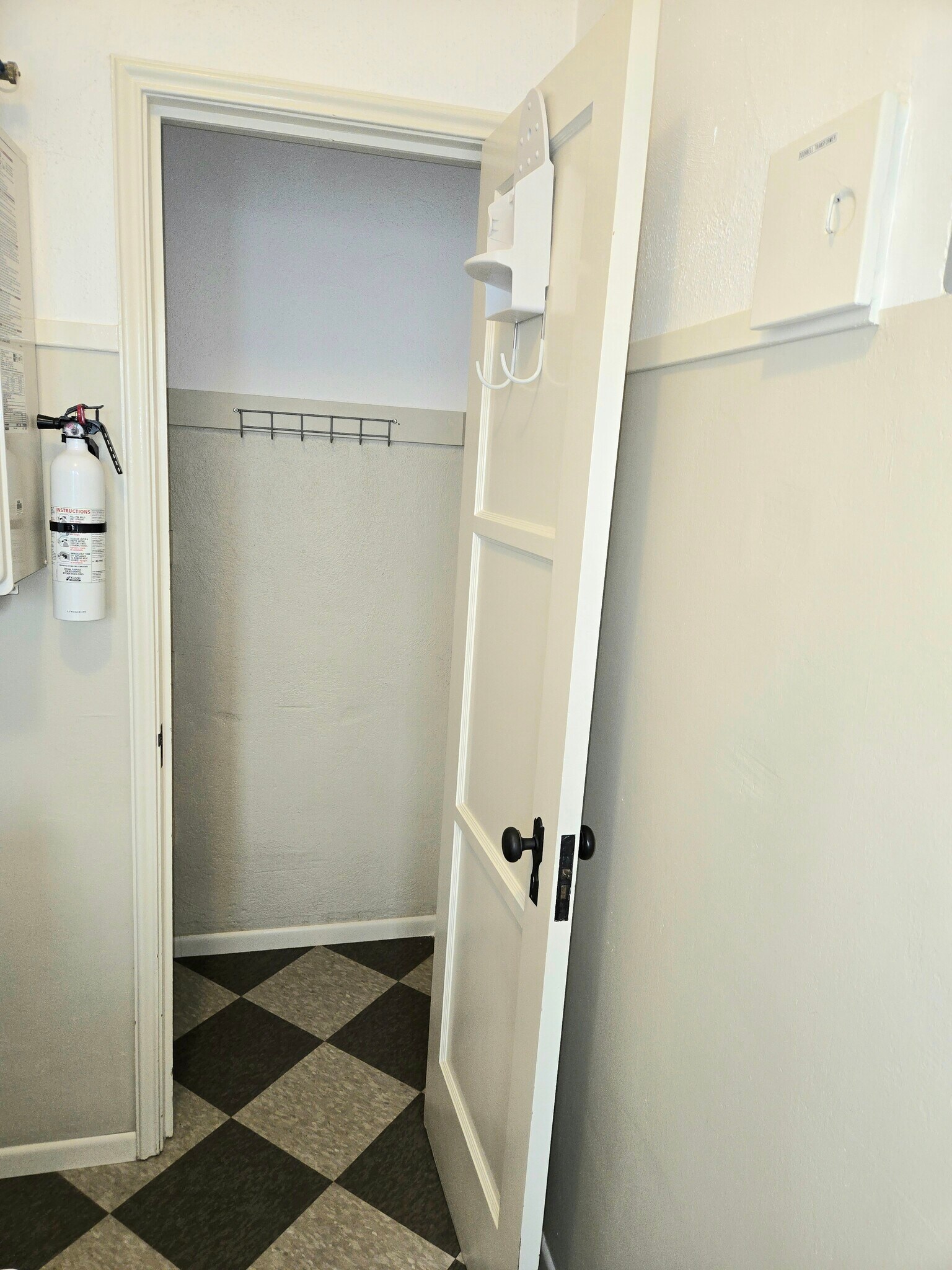 Building Photo - 1922 N Hoover St