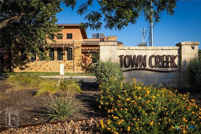 Building Photo - 961 N Academy Ave