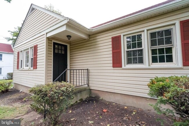 Building Photo - 912 Hilltown Pike