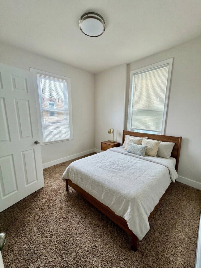 Building Photo - 2060 E Lippincott St