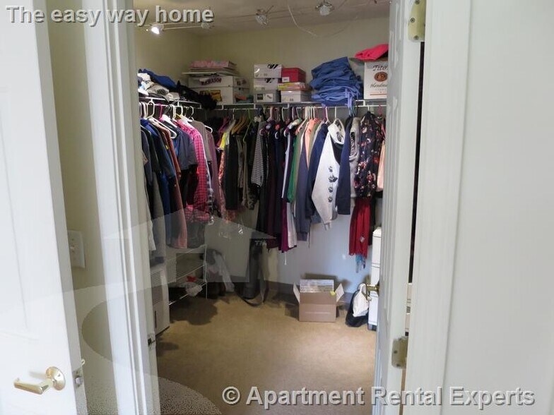 Building Photo - 373 Highland Ave