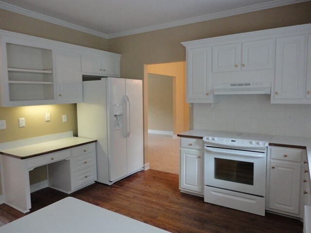 Building Photo - 623 Chesterfield Dr